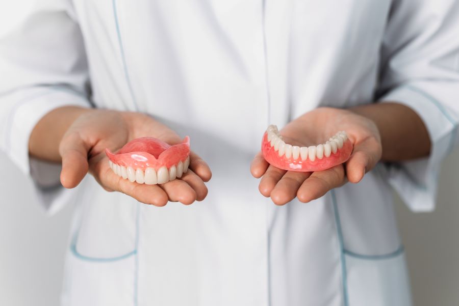 Dentist-Dentures